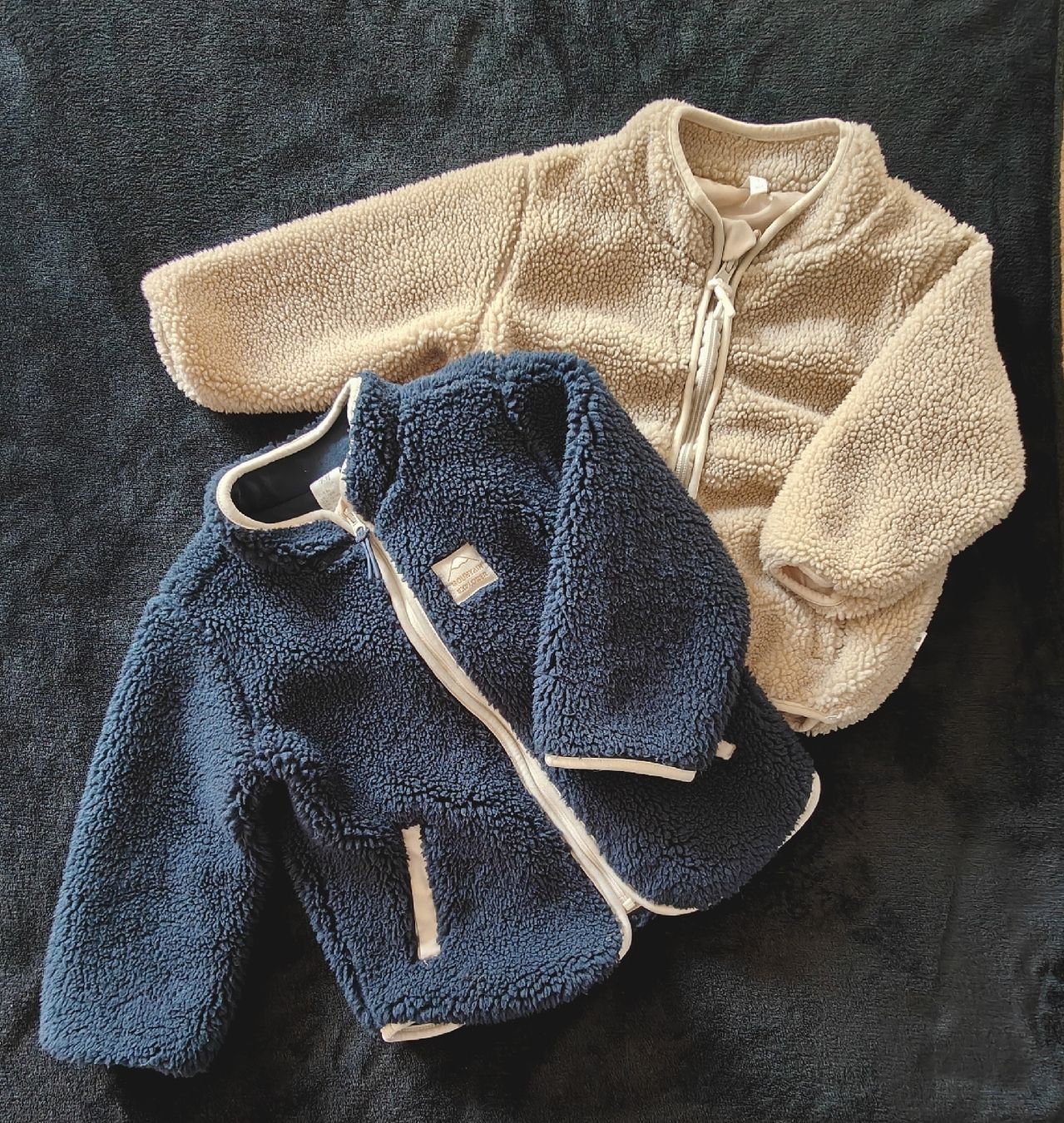 H&M Vestes & Manteaux: 2x Teddyjacken in Grösse 86 – D'occasion à Ulisbach par Re_b3ka