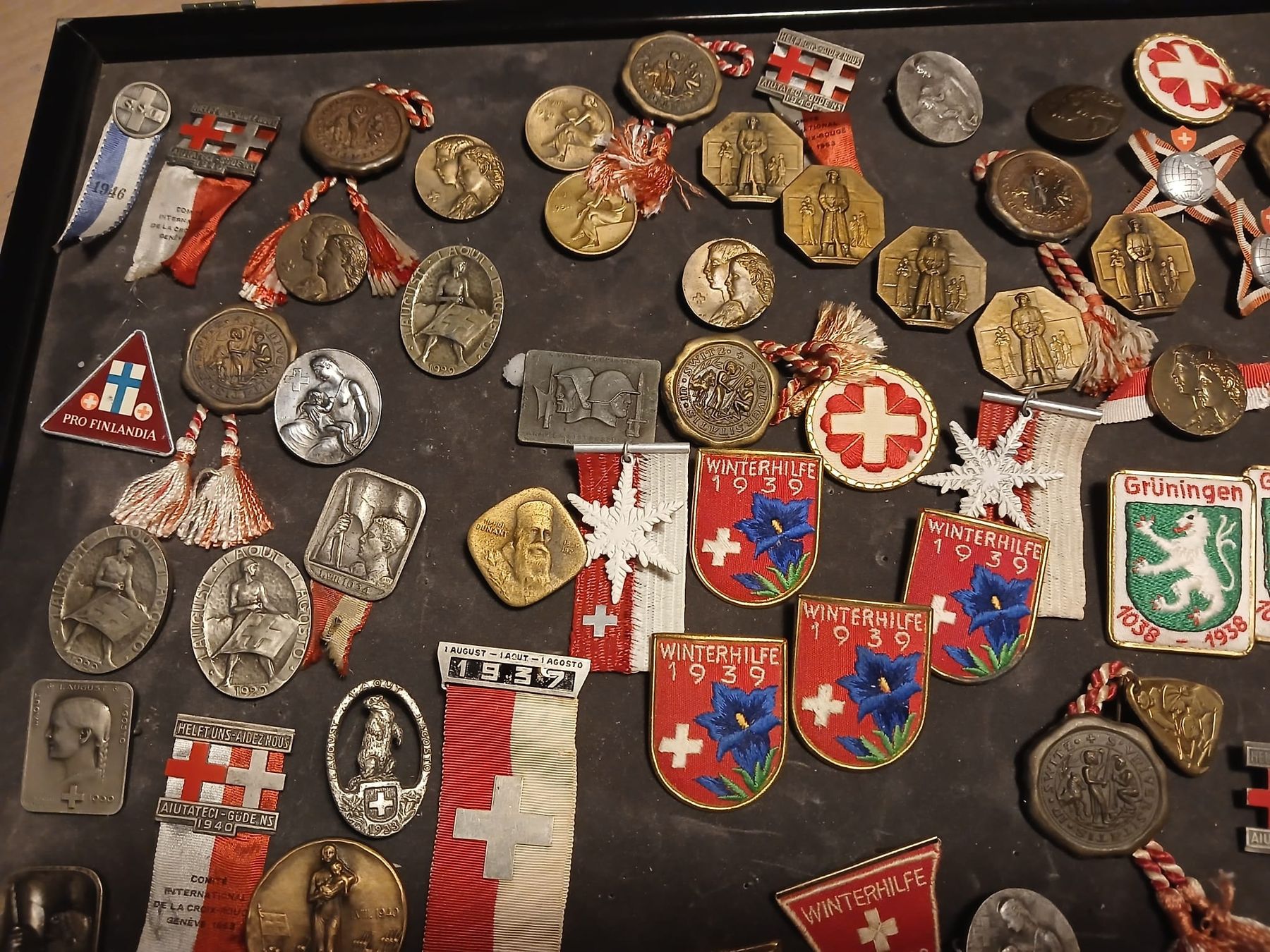 Medaglie: Sammlung Schweizer Abzeichen  diverse Motive – Usato da Benken ZH venduto da RICO056 4