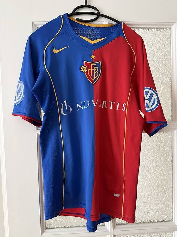 Leibchen & Hosen: Fc Basel Trikot 90s Grösse S – Gebraucht aus Basel von momo.st