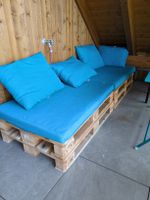 Gemütliche Palettenmöbel mit Kissen, ideal für Terrasse!