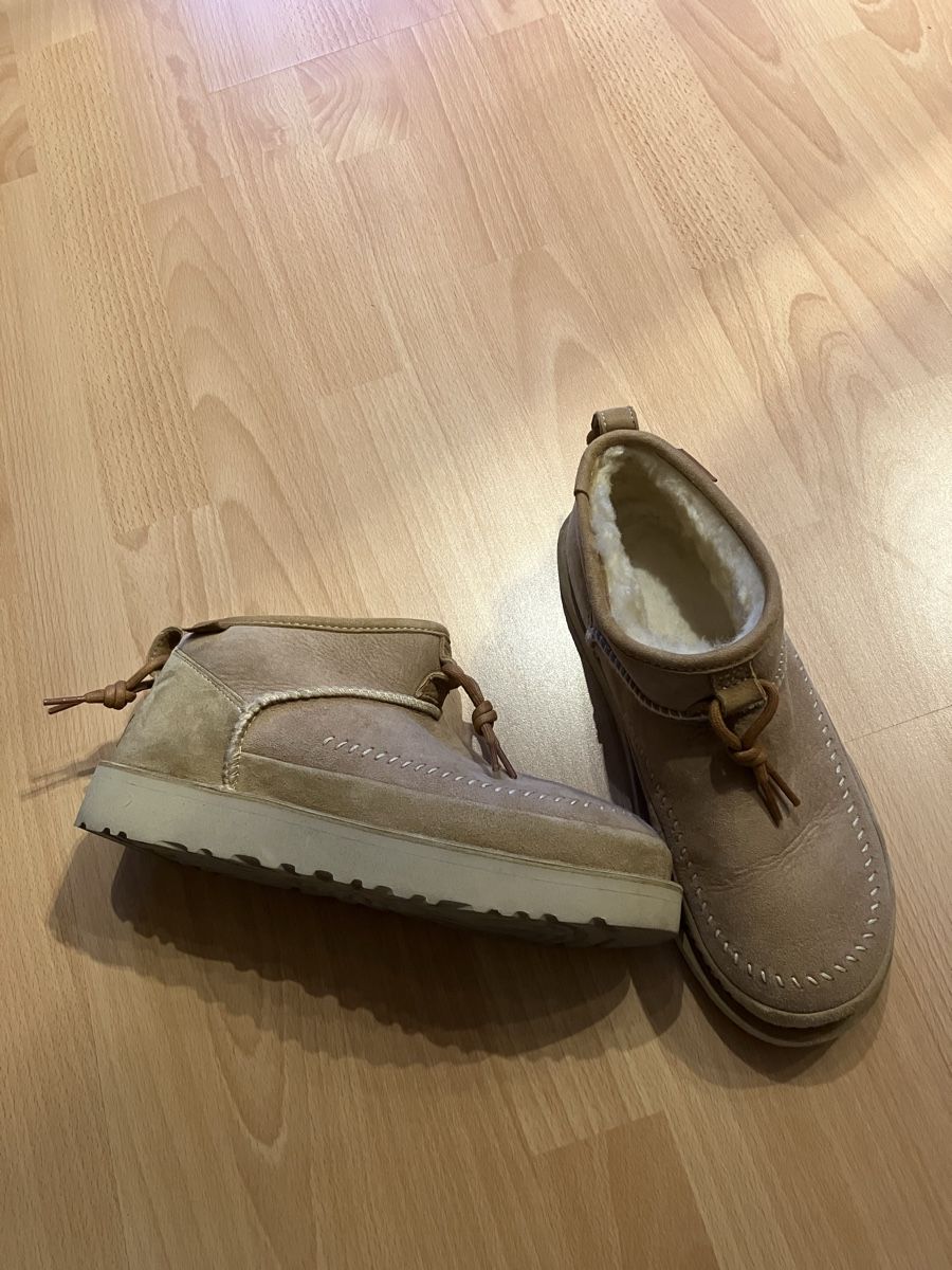 Ugg Scarpe da donna: Ugg Damenschuhe US Gr 9. Wie neu – Nuovo (secondo la descrizione) da Zürich venduto da dcd_h2x8