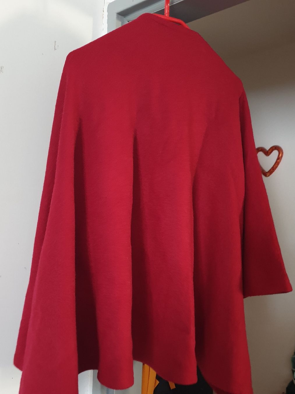 Altro in Moda donna: Couture Vreni Schmid roter Poncho – Nuovo (secondo la descrizione) da Frenkendorf venduto da Moon111 3