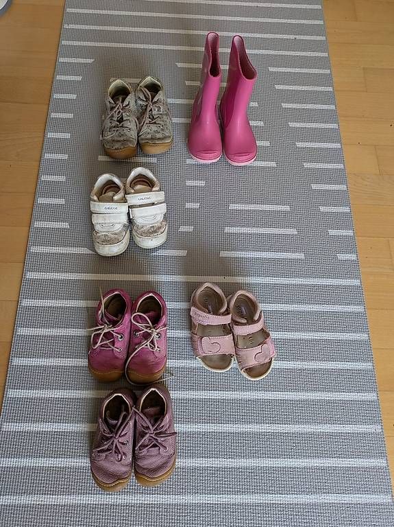 Chaussures filles: Verschiedene Schuhe Grösse 20 - 23 – D'occasion à Stäfa par FloStauf