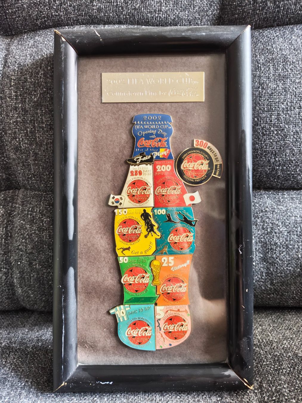 Coca-Cola Placchette & Badge: 2002 FIFA Worldcup Countdown Pins by Coca-Cola – Usato da Niederrohrdorf venduto da MystoganZ