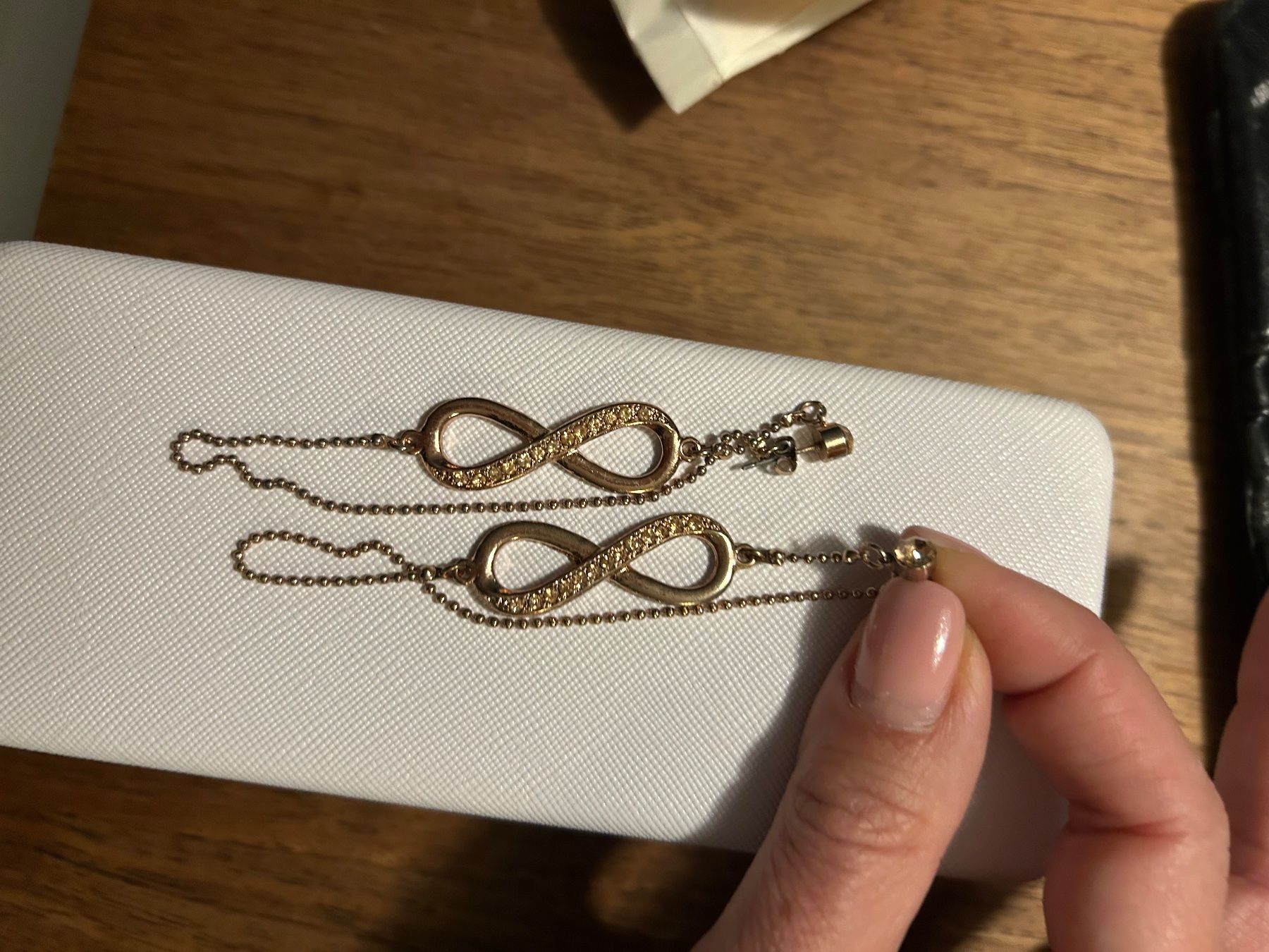 Pompidou Ohrringe & -stecker: Elegante Ohrringe, goldfarben, Unendlichkeitszeichen. – Neu und originalverpackt aus Zumikon von Stefan3535 1