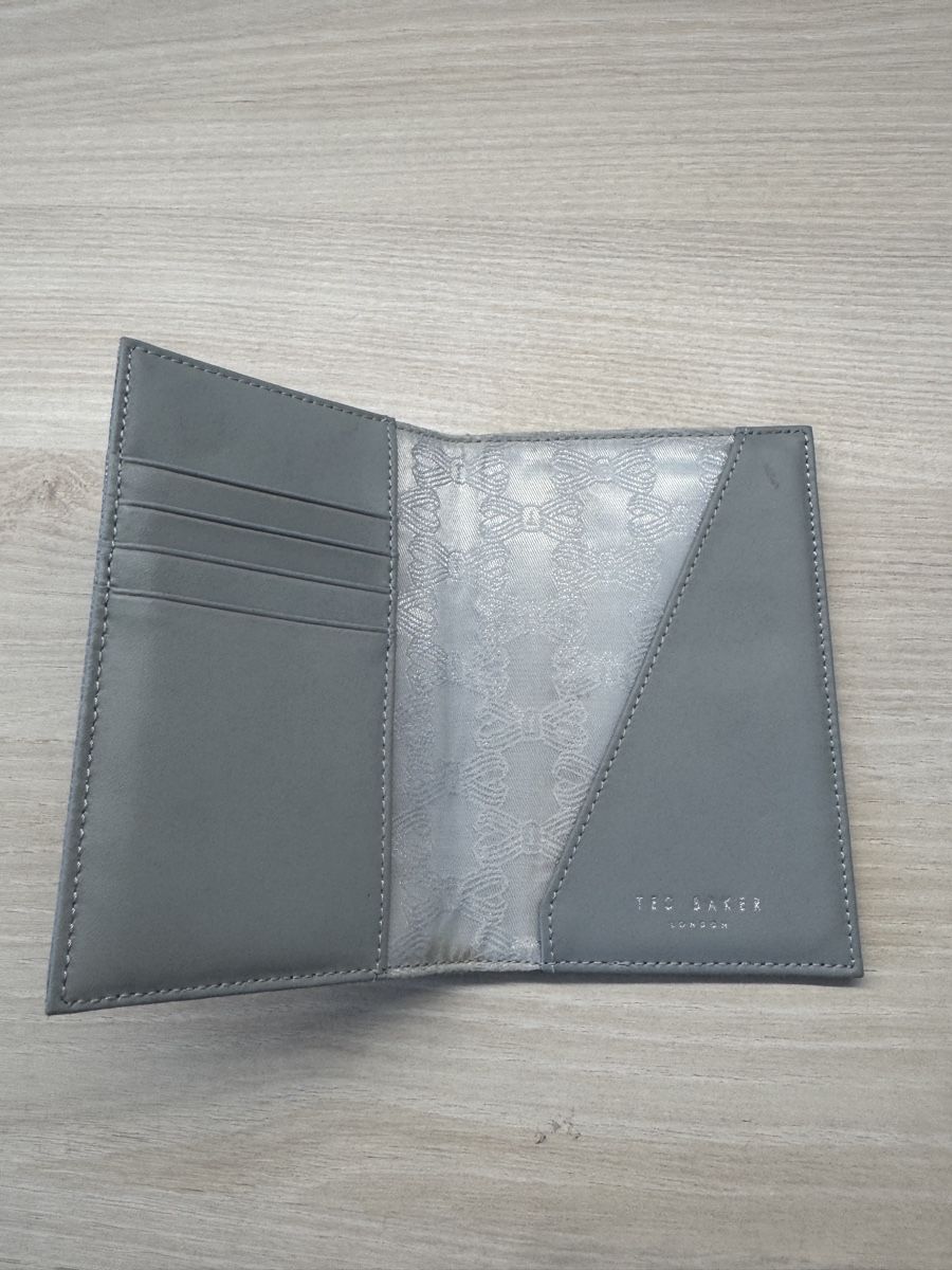 Ted Baker Portemonnaie: Ted Baker Passport Holder – Gebraucht aus Clarens von Ian_calvin 2