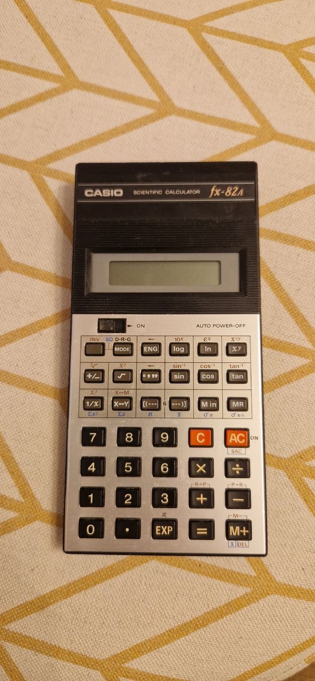 Casio Taschenrechner: Calculatrice vintage Casio Fx-82A – Gebraucht aus Ebikon von Omarchine 1