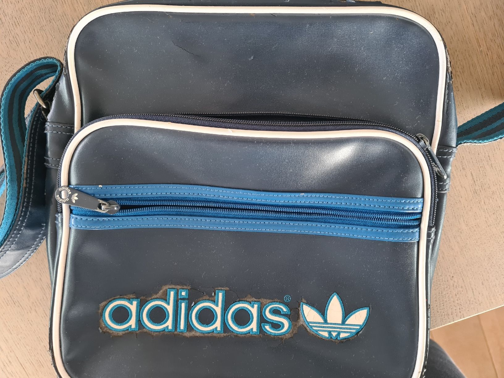 Adidas Borse: Adidas Umhängetasche – Usato da Gunzwil venduto da baer72 2