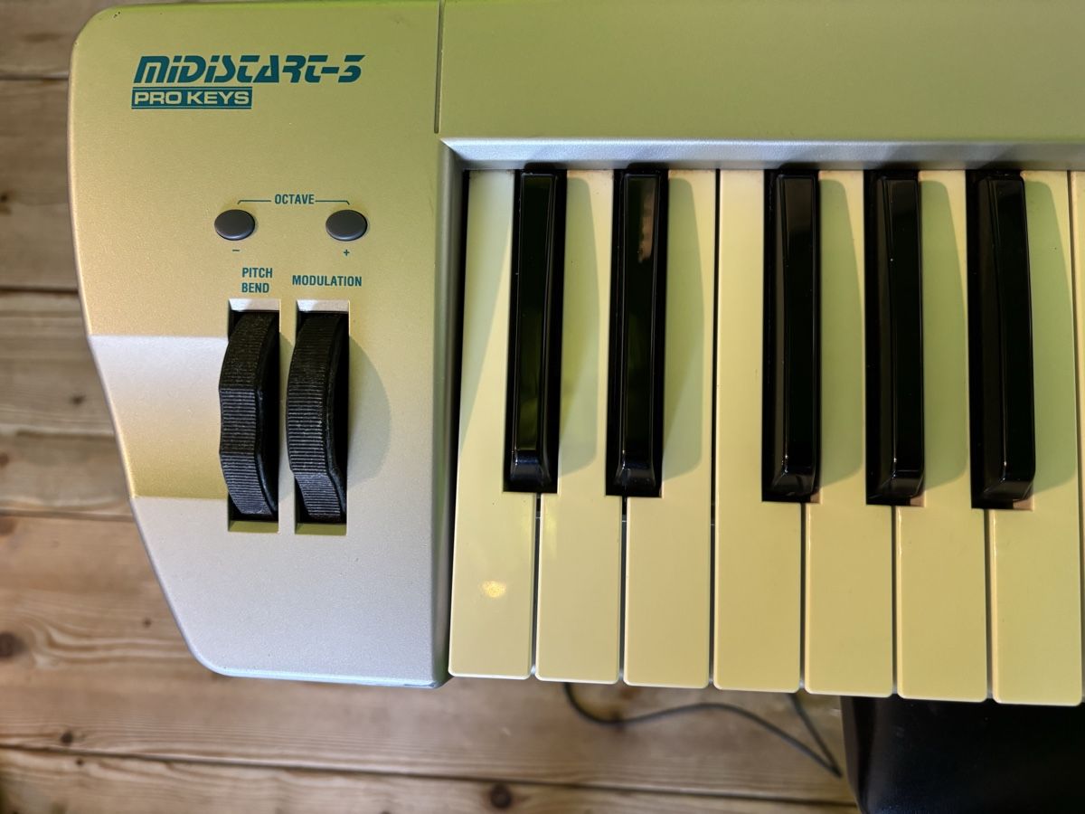 Strumenti musicali: MidiStart 5 / 49 Keys Miditech Masterkeyboard – Usato da Egg b. Zürich venduto da Brasilmusic 1