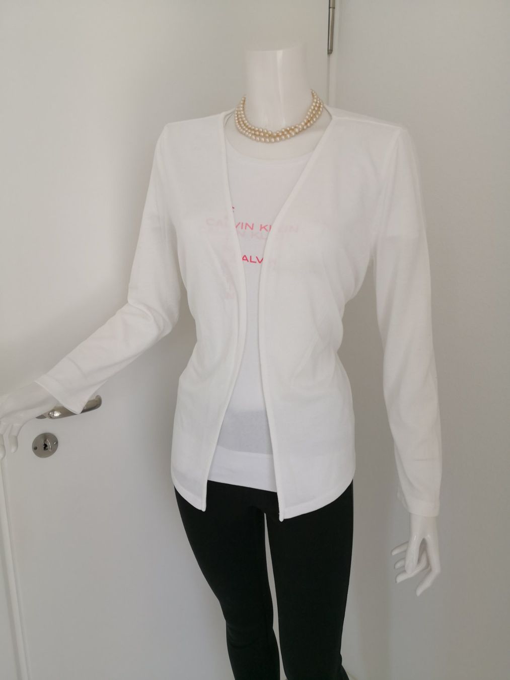Jacken: 🤩STRICK-CARDIGAN WEISS – Gebraucht aus Olten von Naja-Twins-Twins 1