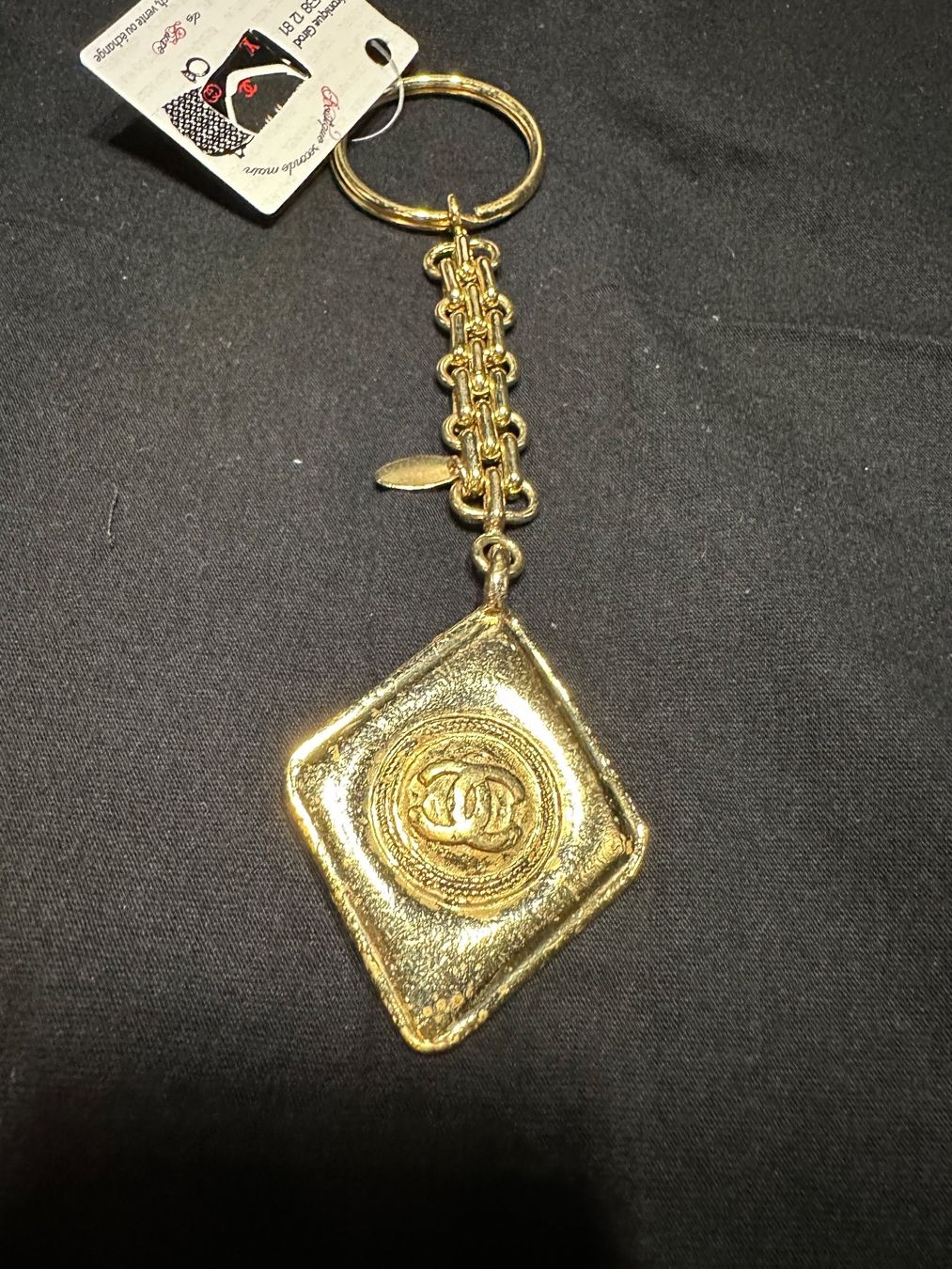 Chanel Schlüsselanhänger & - bänder: Porte clés Chanel – Gebraucht aus St Maurice von maloro