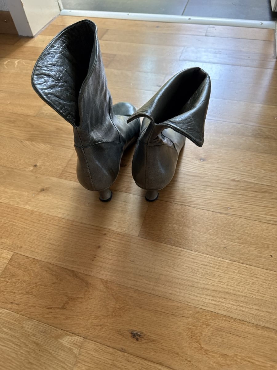 Scarpe da donna: Grüne Lederstiefeletten mit Absatz, Grösse 38.5 – Usato da Schliern b. Köniz venduto da elimi 1