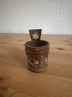 Holzbehälter mit Bemalung und Blüte, ca. 7cm hoch