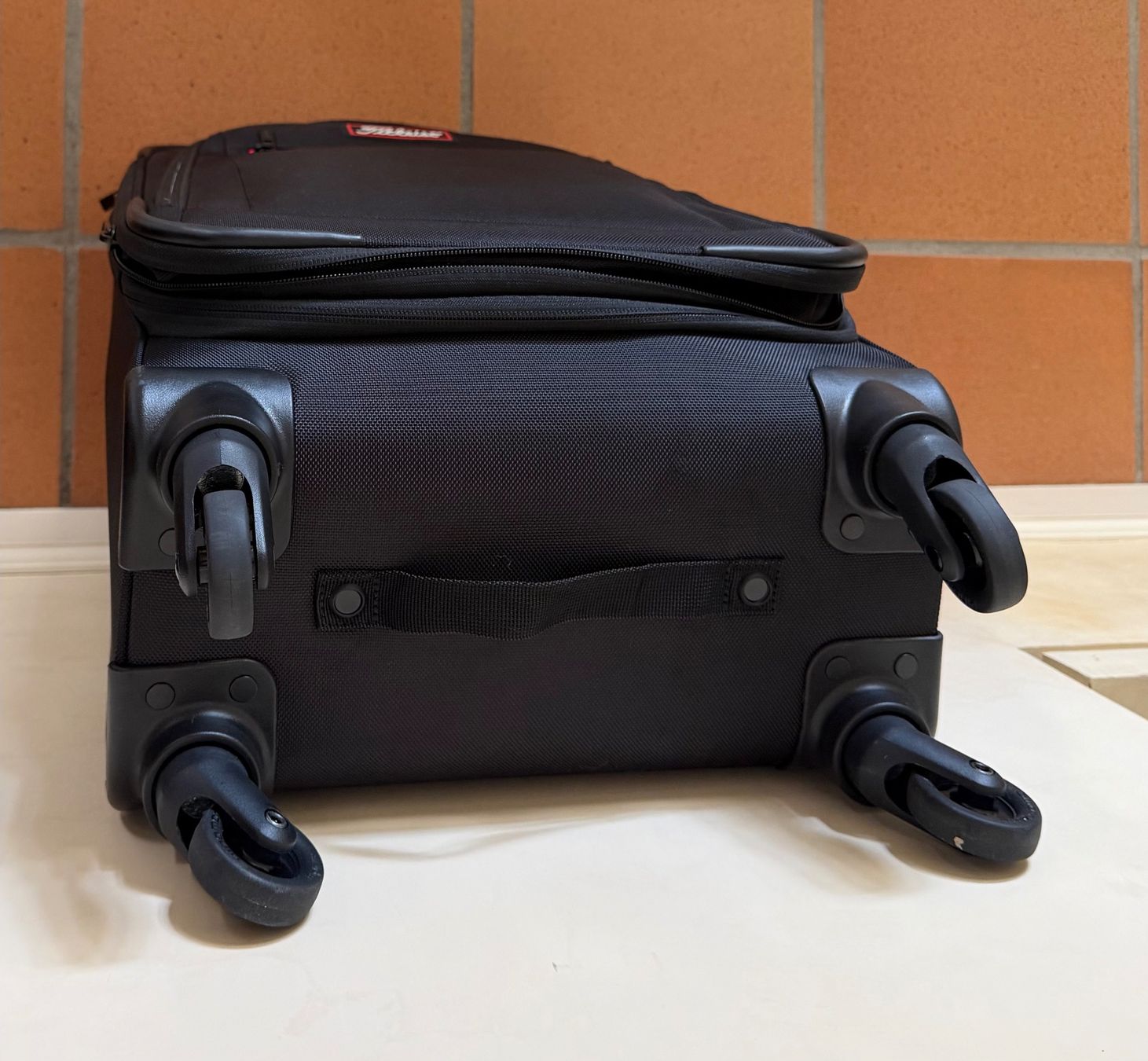 Altro in Aeronautica: petite valise Titleist à roulettes – Nuovo (secondo la descrizione) da Genève venduto da flocon06 6