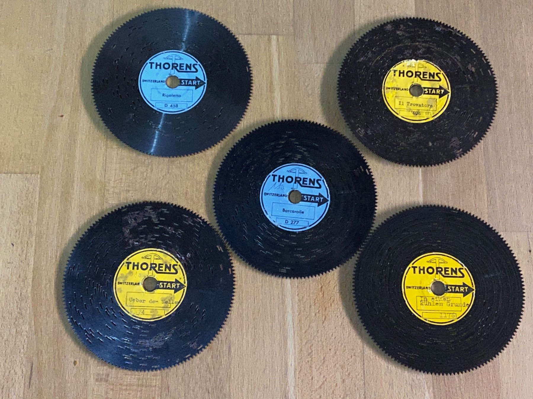 Thorens Spieldosen: THORENS POLYPHON ANTIKE SPIELBOX MIT 9 METALL LOCHPLATTEN – Gebraucht aus Vorderthal von cgar2009 8