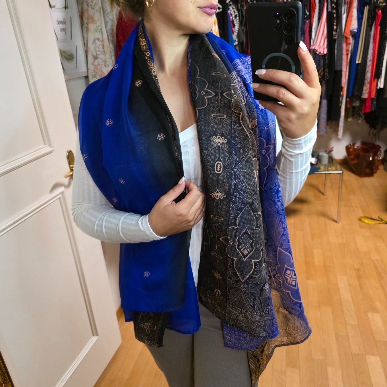 Foulards & écharpes: Schicker Schal blau gold gemustert Vintage – D'occasion à Wald ZH par CapLux 1