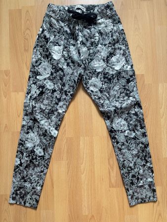 Please Hose mit Blumen