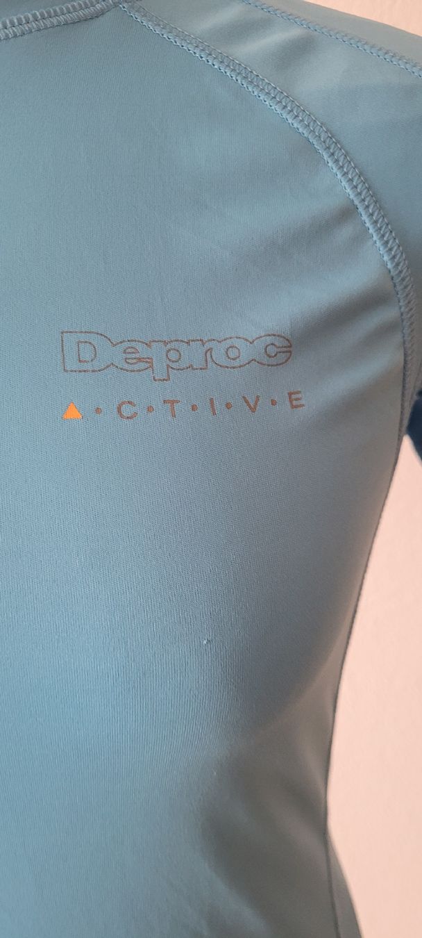 Leibchen & Hosen: Funktionsshirt von deproc – Gebraucht aus Herisau von Yyyoga 4