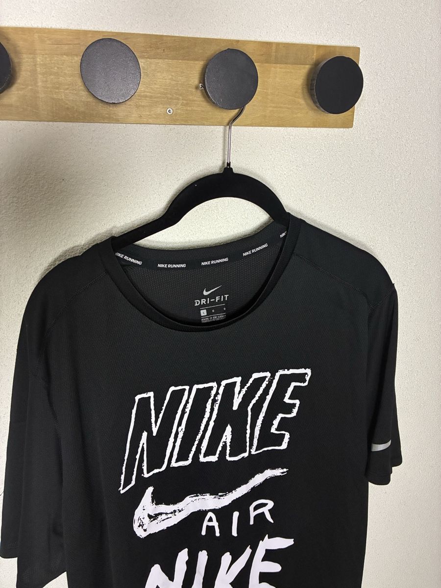 Nike T-shirt: Tee-shirt sport Nike – Usato da Prilly venduto da Valentin833 1