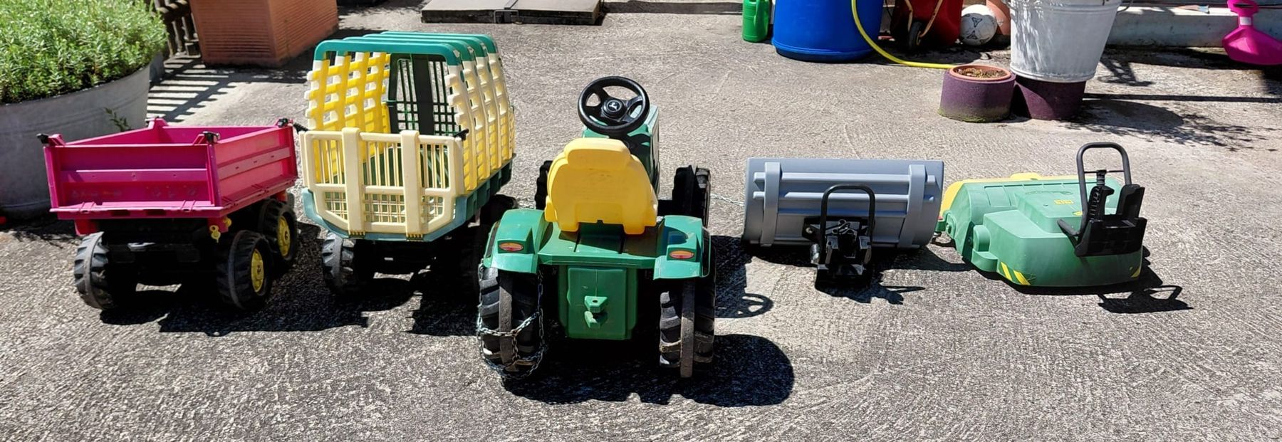 John Deere Fahrzeuge für Kinder: Trettraktor mit Zubehör  – Gebraucht aus Escholzmatt von felder79 1