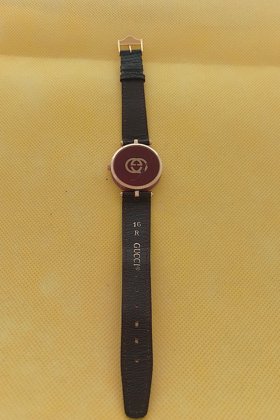 Gucci Uhren: Gucci Uhr Lederarmband – Defekt aus Basel von Tower65 1