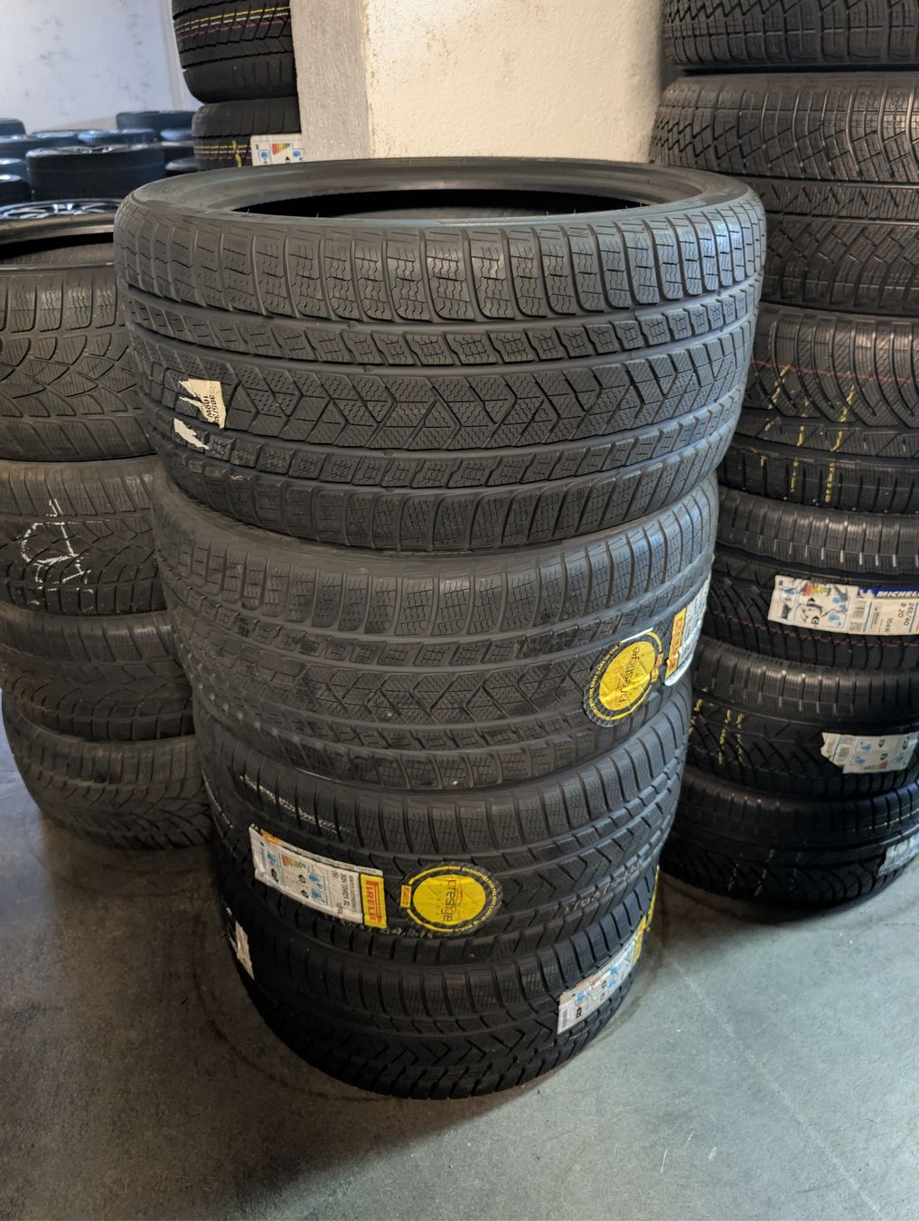Pirelli Pneus & Roues: Winterreifen  – Neuf avec emballage d'origine à Dürrenäsch par Pneu-Idris
