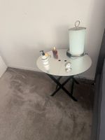 Beistell- oder Nachttisch