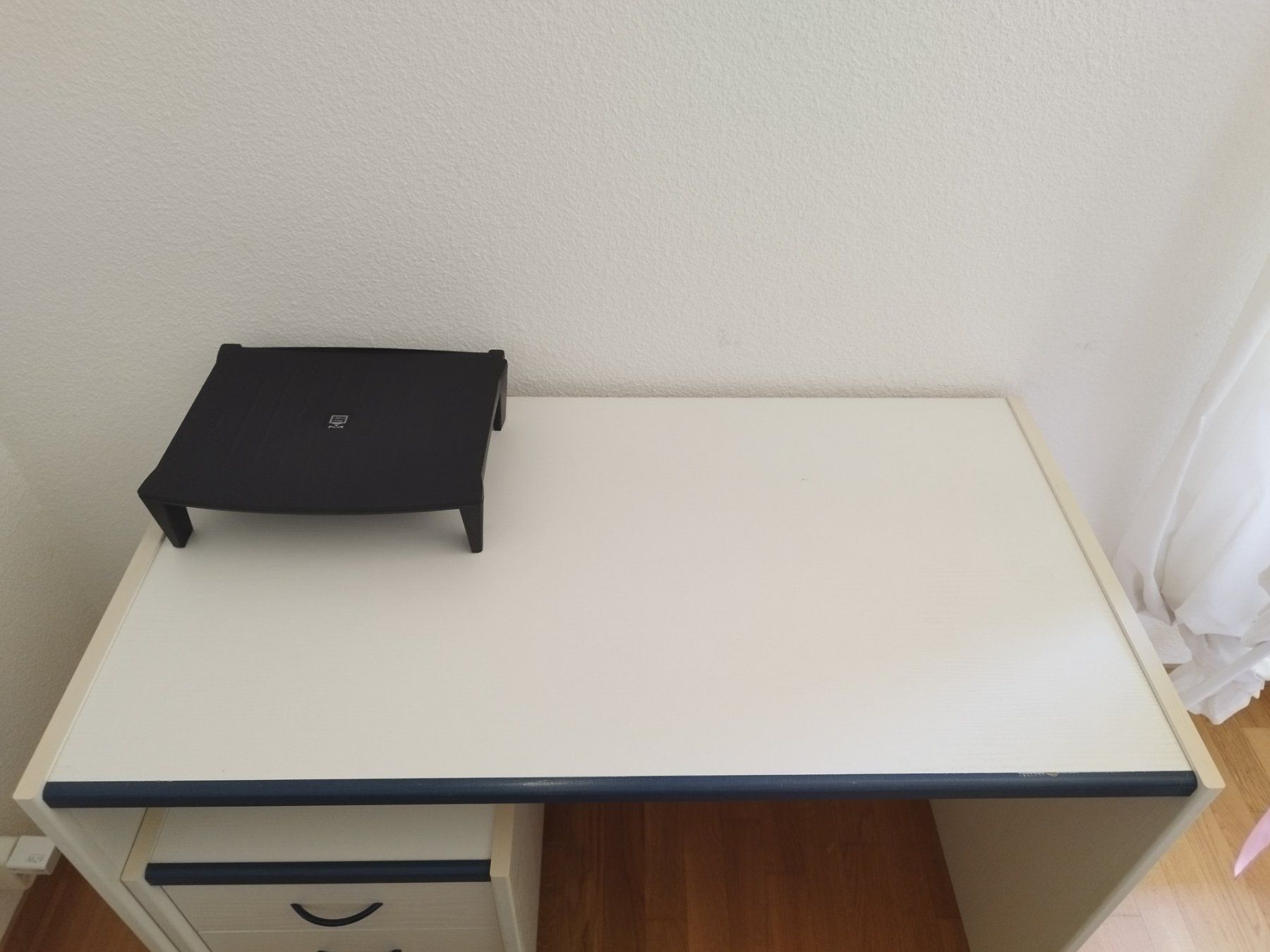 Scrivanie: Table de bureau avec tiroir à roulettes – Usato da Gland venduto da nic_kc99 1