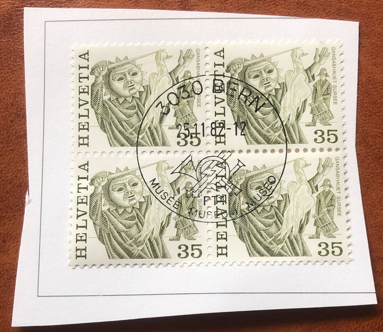 Tutti i francobolli: 4 er Block Nr.597 mit Papier Stempel Bern    – Usato da Aarau venduto da Billa007
