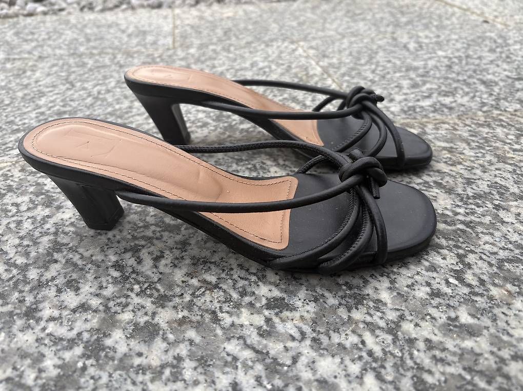 Scarpe da donna: Flattered Sandals Gr 37 – Usato da Oberägeri venduto da mar_7cnn