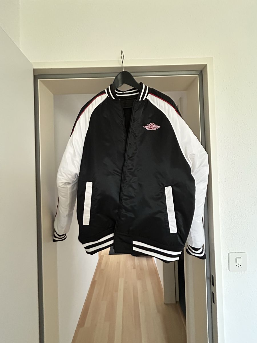 Jordan Jacken: Stylishe Jordan Bomberjacke Grösse L – Neu und originalverpackt aus Aarwangen von 313EminemD12 2
