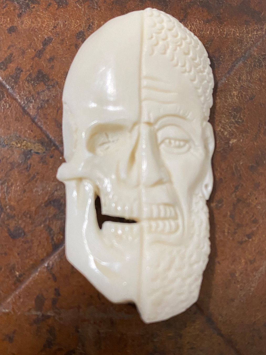 Sculture & Statue: Memento Mori geschnitzt aus Hirschhorn – Usato da Berikon venduto da Samurai67ch