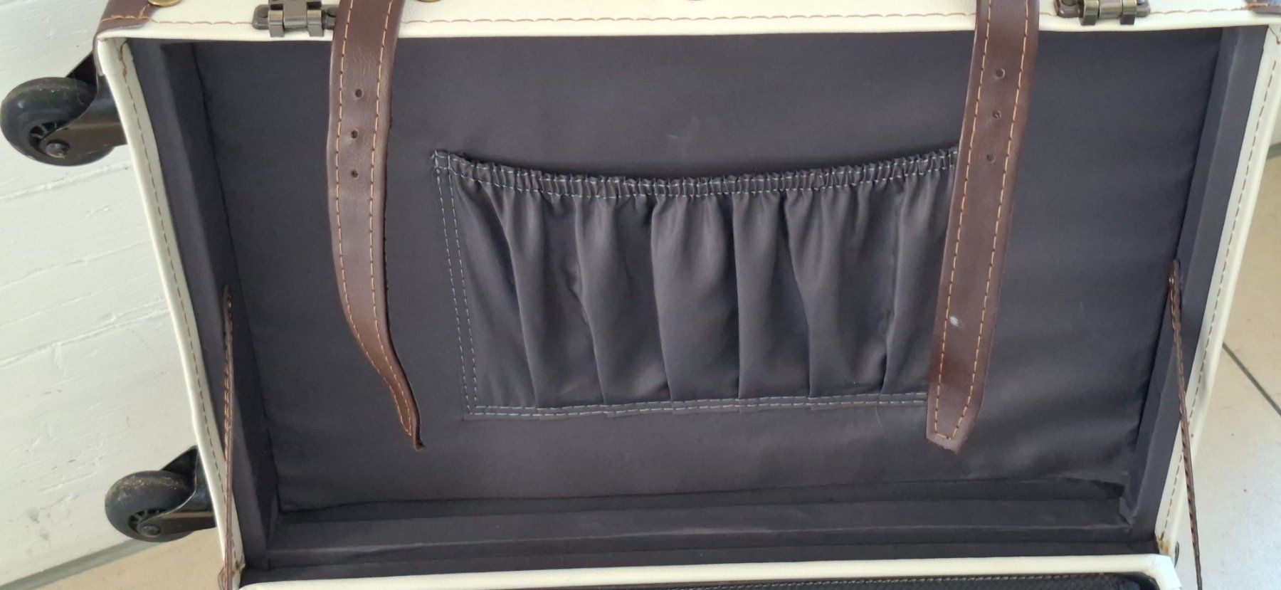Valigie: Retro Punk Roll Koffer Weiss/Braun – Usato da Alpnach Dorf venduto da Kessy4 2