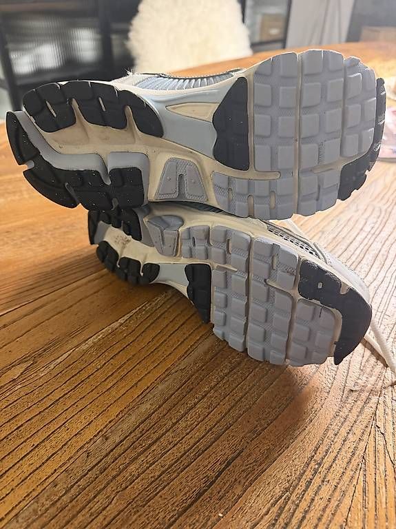 Damenschuhe: Nike Vomero 5 hellblau Gr.39 – Gebraucht aus Weingarten-Kalthäusern von Nonino01 4