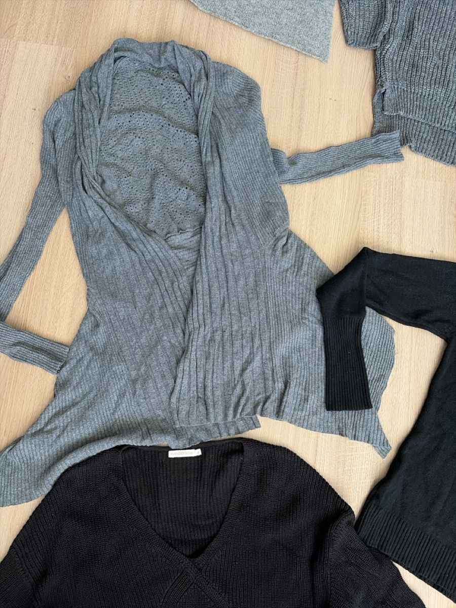 Lots de vêtements: Damen Pullover & Strickjacken verschiedene Farben 6 Stk – D'occasion à Meierskappel par Coke 2