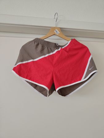 Laufshorts Damen Nike rot/braun Grösse M guter Zustand