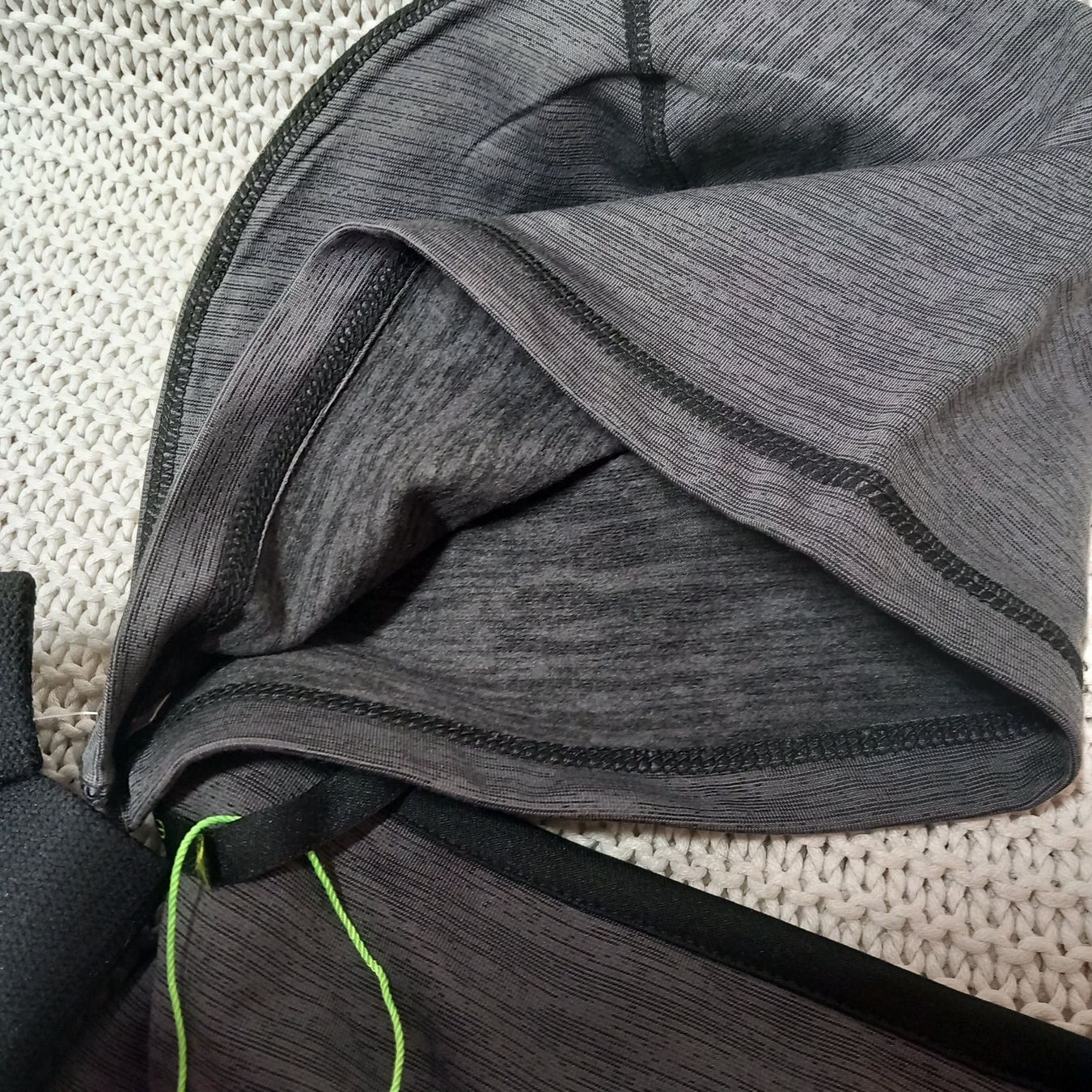 Lotti di vestiti: Set NEU Ellen Amber Mütze, Buff, Handschuhe – Nuovo (secondo la descrizione) da Gwatt (Thun) venduto da umwelt-brocki 2