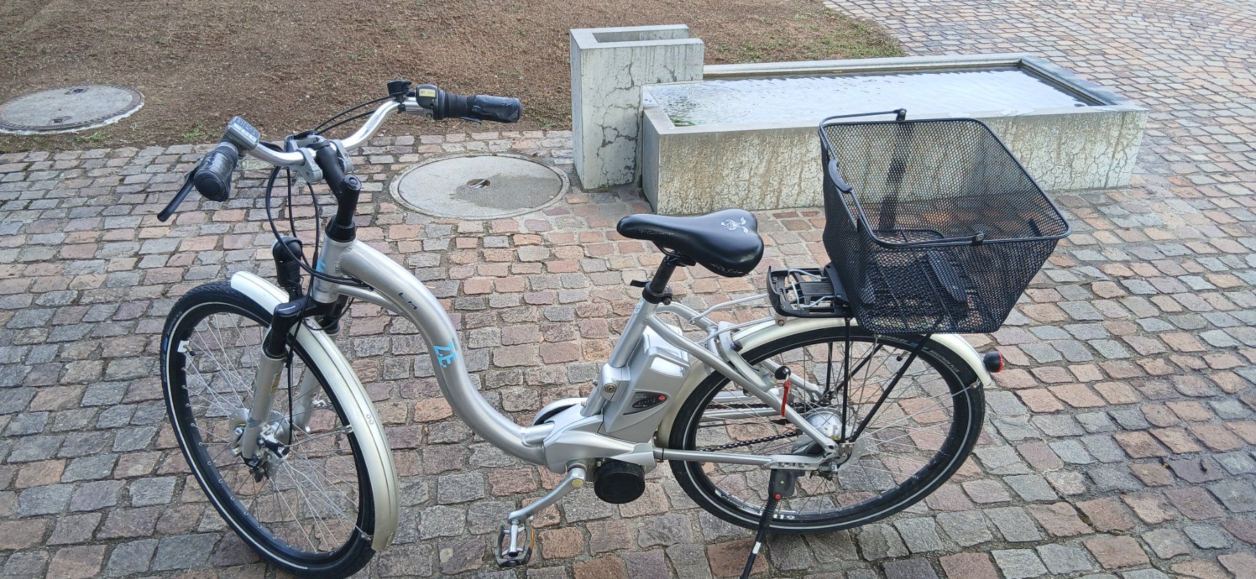 Flyer Biciclette: Flyer E-Bike 25km/h mit Korb – Usato da Schinznach-Bad venduto da bmw1802