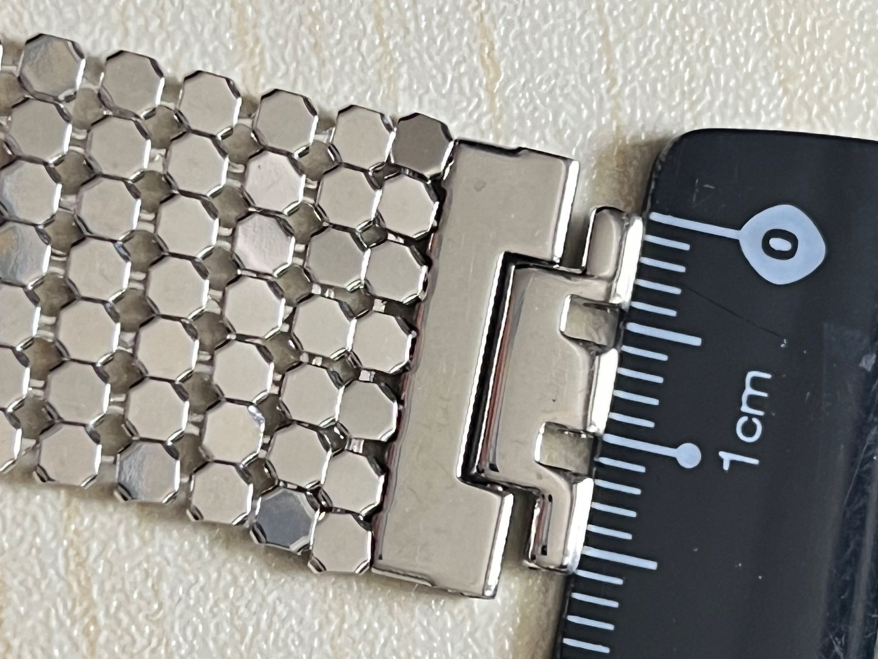 Swatch Uhren: Swatch Damenarmband, silberfarben – Gebraucht aus Grenchen von chththl 2