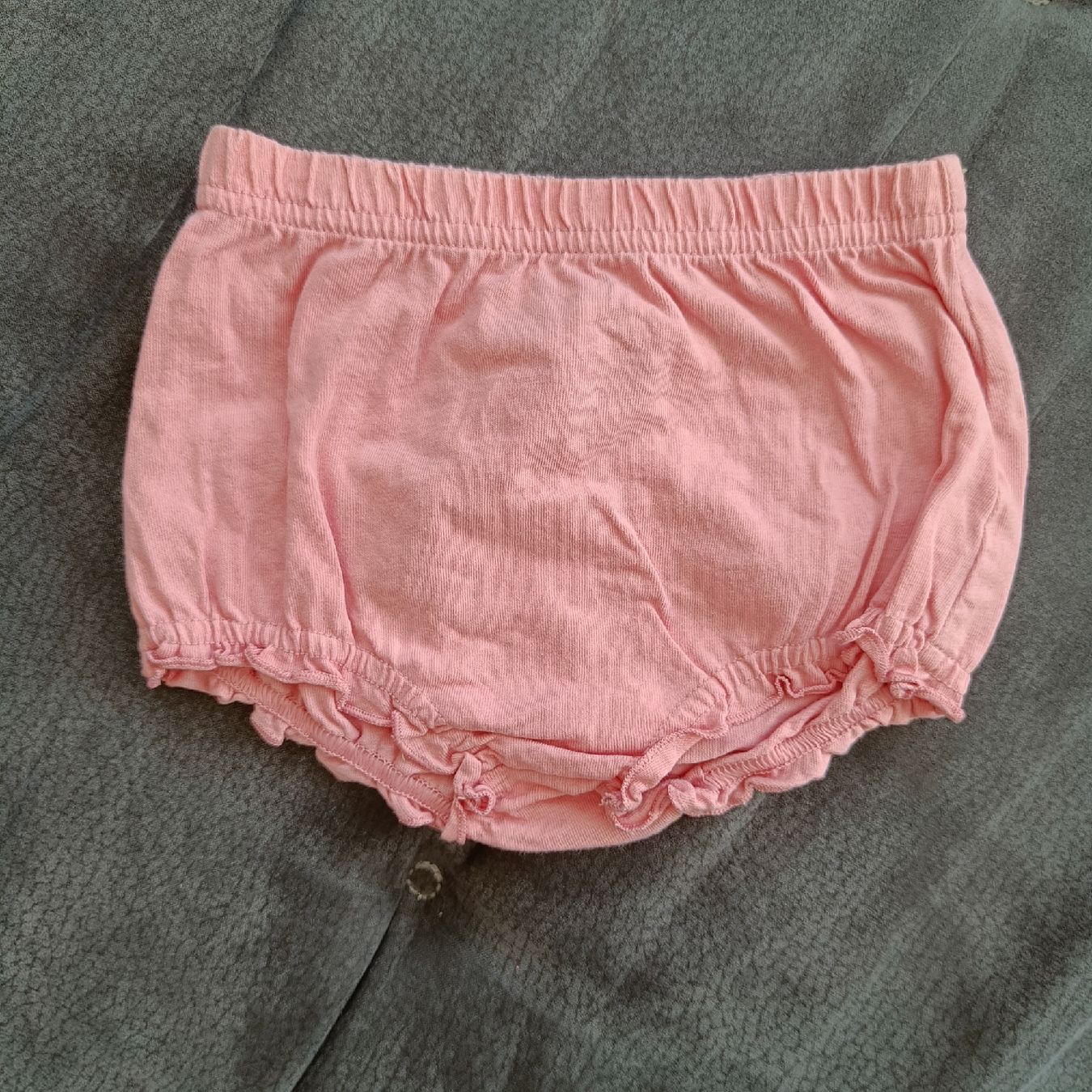 Pantalons: Shorts Grösse 68 – D'occasion à Jaberg par urig17.
