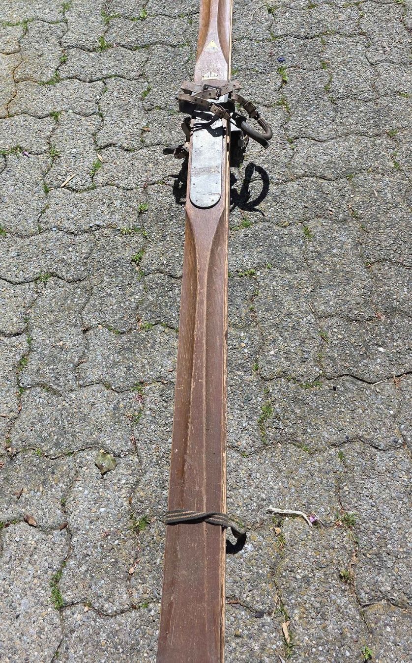 Skis: Vintage Wooden Skis - – Gebraucht aus Hinwil von Ehretstock8