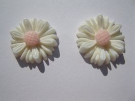 10 Relief Deko Blumen, 13mm