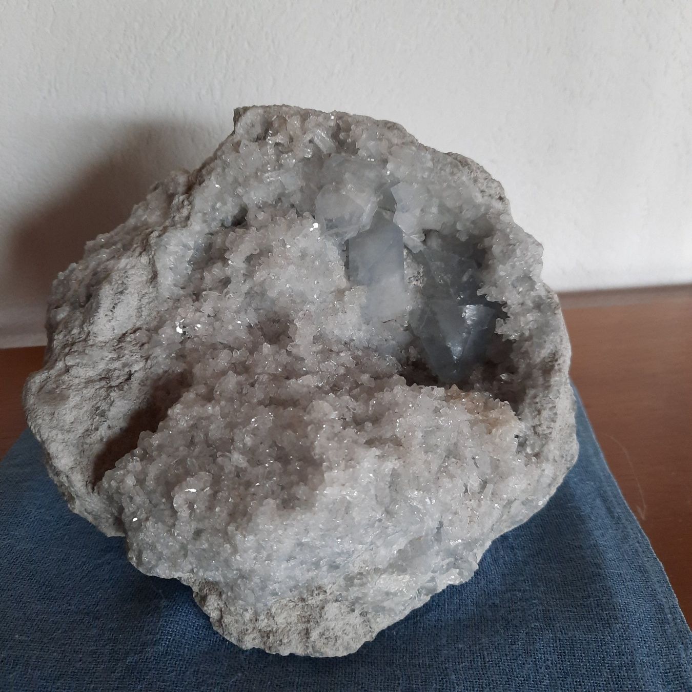 Mineralien & Heilsteine: Coelestin Druse ca. 3,3 kg – Gebraucht aus Rosshäusern von planet-7 7