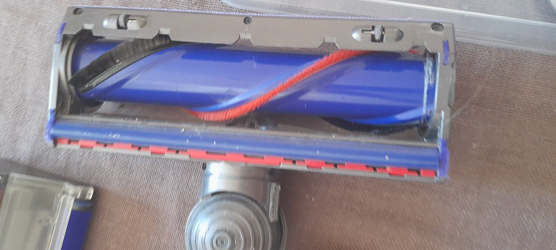 Dyson Aspirapolveri & Accessori: Dyson V8 absolute Akku defekt mit Ladestation – Usato da Langnau i. E. venduto da womswiss1 5