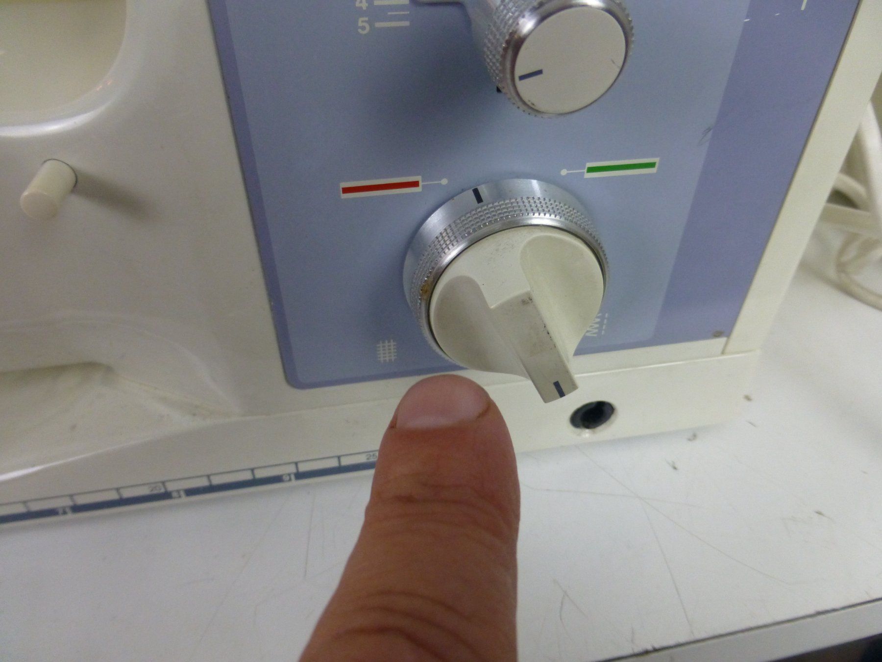 Bernina Macchine da cucire: Bernina 1030 mit Koffer Defekt – Difettoso da Fahrweid venduto da Omuki 2