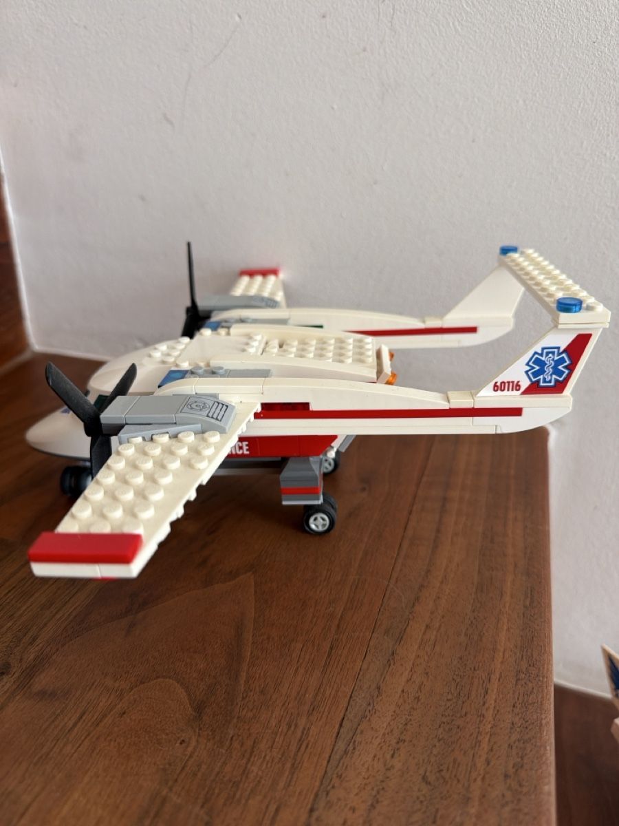 Lego Kit di costruzioni: Lego Ambulanzjet – Usato da Meilen venduto da 123kurz 1