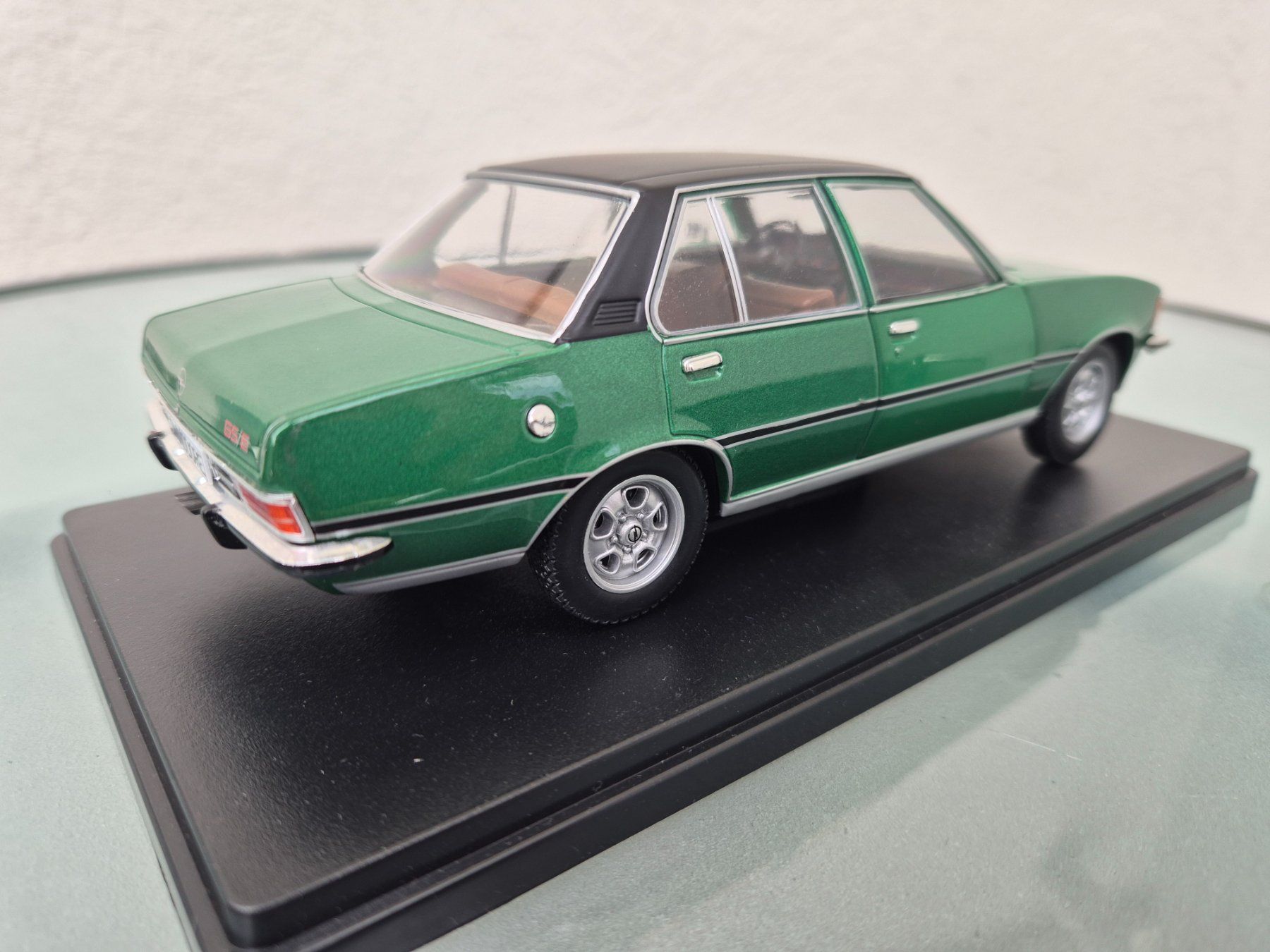 Opel Voitures modèles: Opel Commodore GSE 1:24 – D'occasion à Oberbuchsiten par laffite54 4
