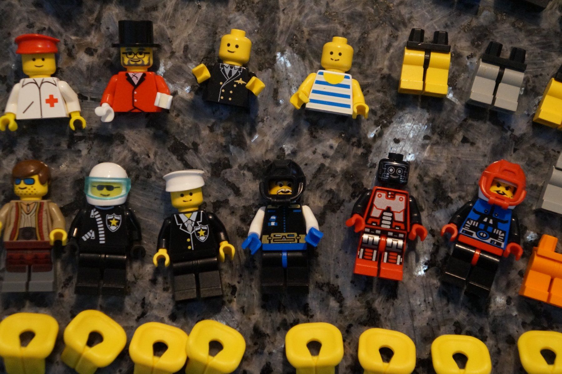 Lego Jouets: Lego Minifiguren mit Zubehör – D'occasion à bronschhofen par blackpearl01 5
