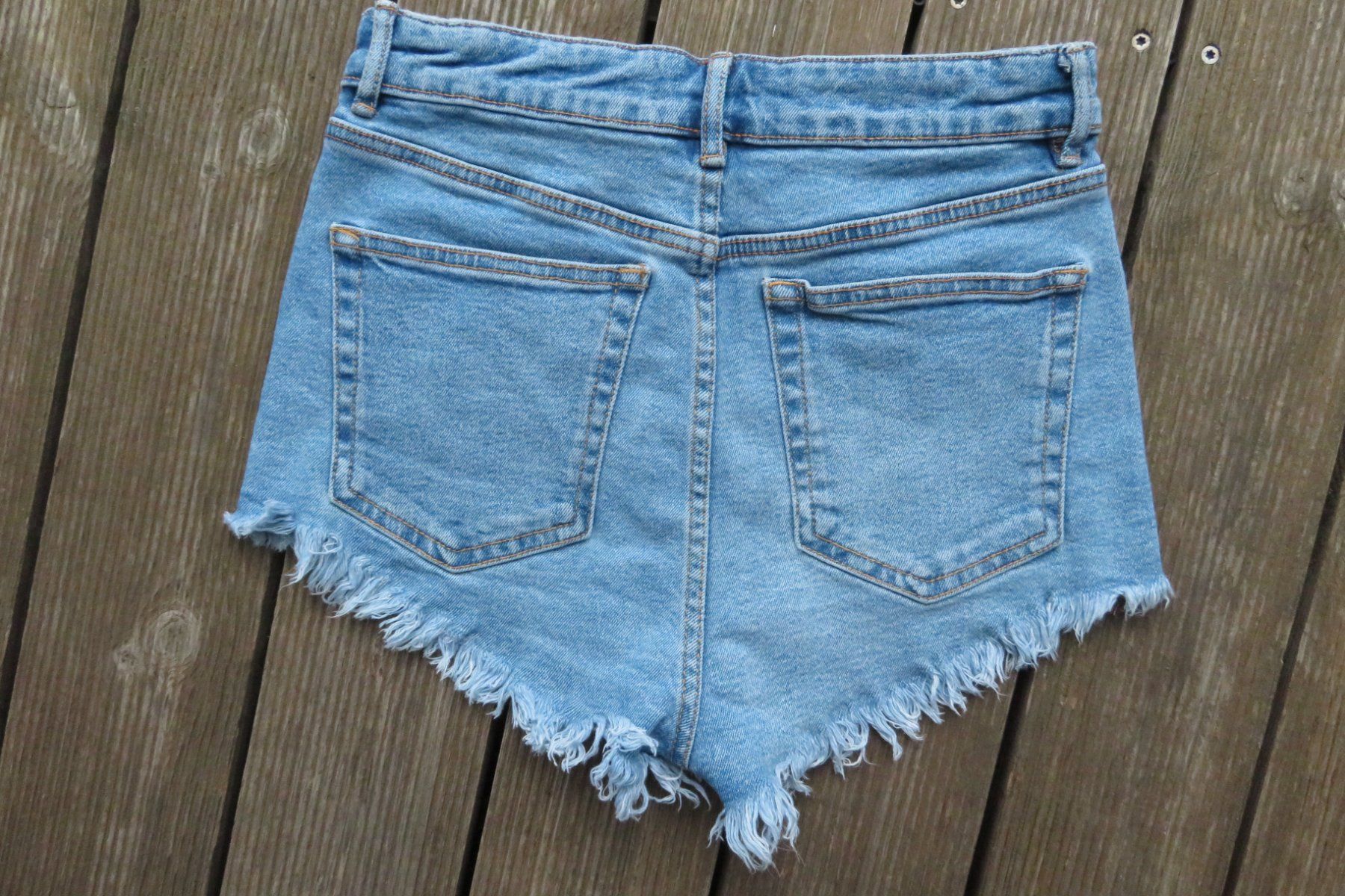 Zara Hosen: ZARA  Jeans-Stretchshorts  Gr. 36 – Neu (gemäss Beschreibung) aus Wil ZH von Tamagy 1
