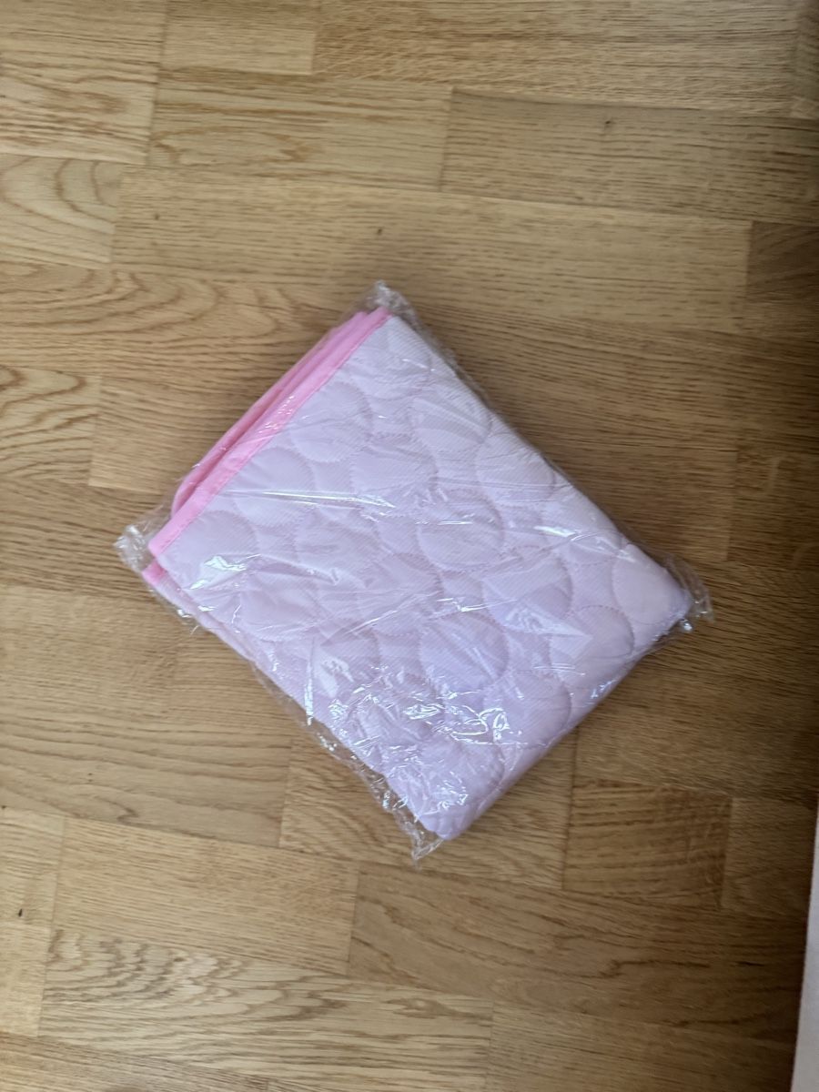 Niches, paniers: Kühlmatte pink NEU – Neuf avec emballage d'origine à Niederwangen BE par Luxury.Second.Life 2